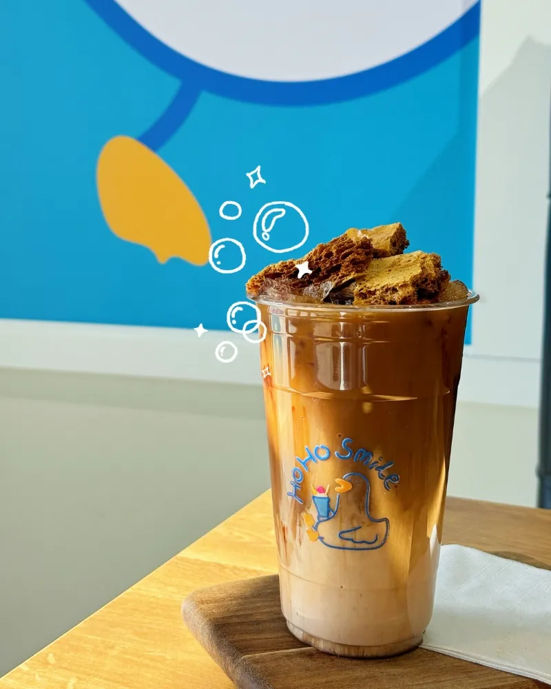 Brown sugar boba milk tea with brown sugar crumble topping at Hoho Smile, a Bubble Tea Store in Glendale