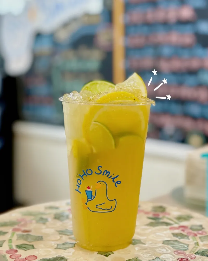 Refreshing iced tea with fresh lemon and lime slices at Hoho Smile, a Bubble Tea Store in Glendale