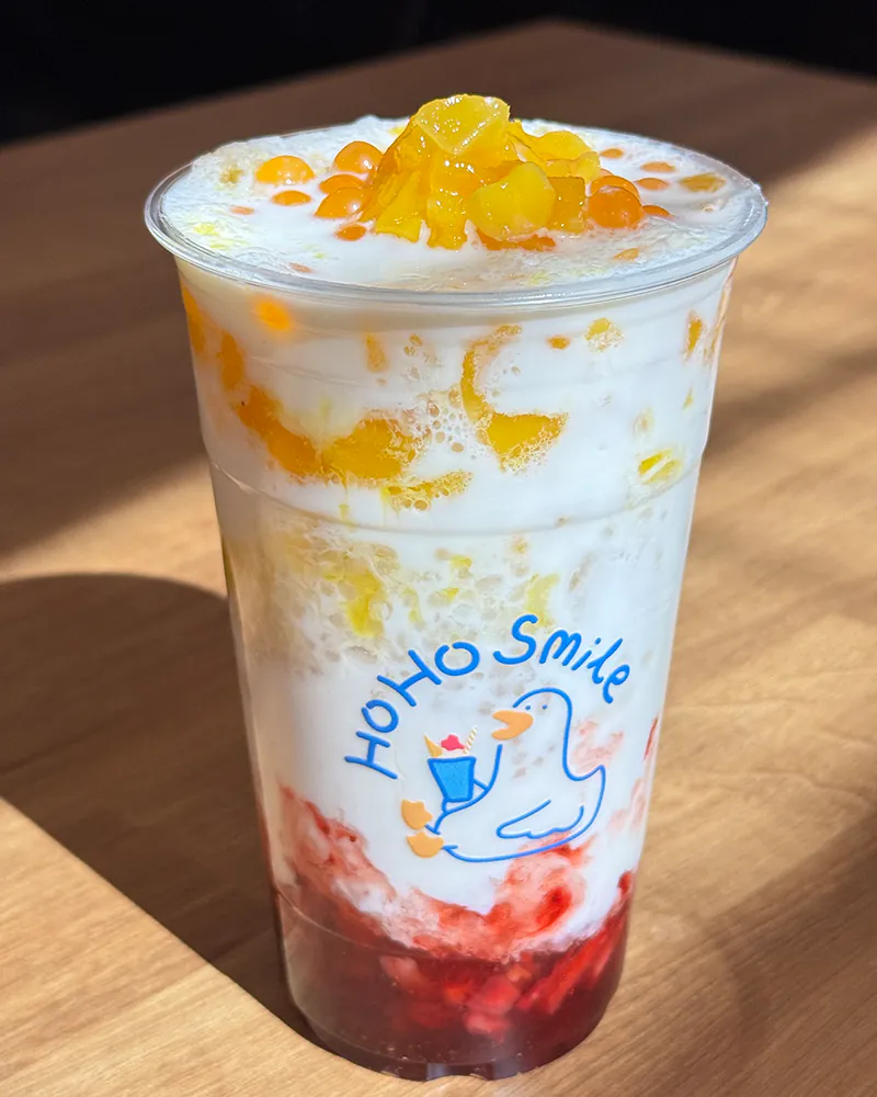 Refreshing iced tea with fresh lemon and lime slices at Hoho Smile, a Bubble Tea Store in Glendale